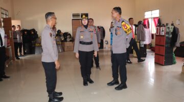 Hari Pertama, Kapolres Landak AKBP Devi Ariantari Cek Ruang Kerja Dan Tahanan Prioritaskan Kebersihan Serta Disiplin